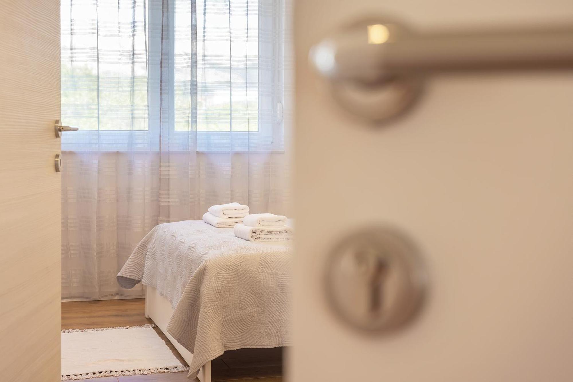Poolside Apartments Anabella Baška Zewnętrze zdjęcie